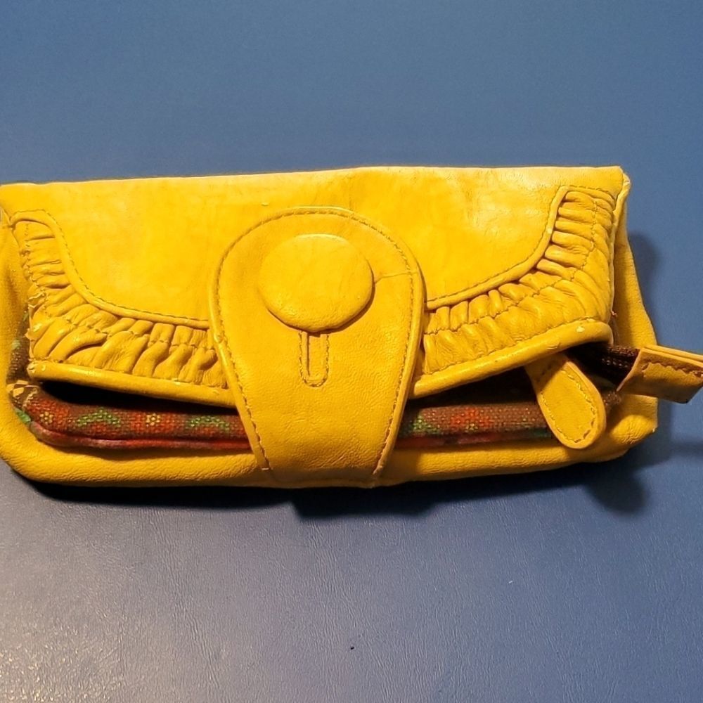 Nica clutch -yellow   